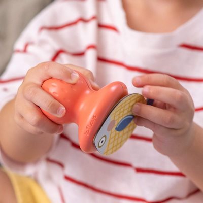 My-1st-magnetic-fishing-game-hands2-800x800