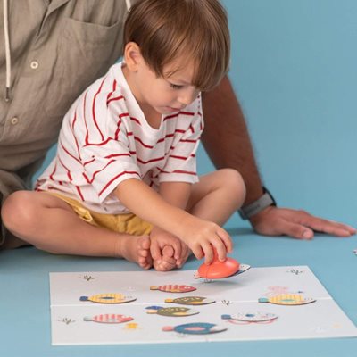 My-1st-magnetic-fishing-game-play6-800x800