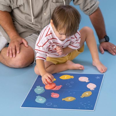 My-1st-magnetic-fishing-game-play-800x800