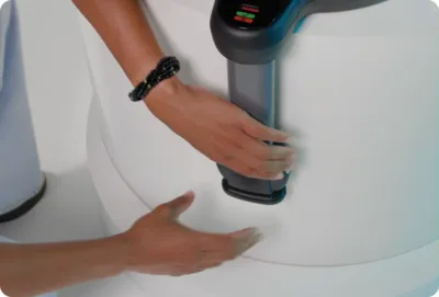 כסא בטיחות מסתובב מלידה ועד גובה 135 ס"מ i-Pivot™ Grow