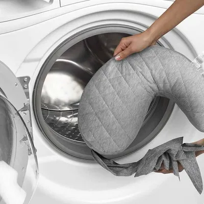 כרית הנקה בופי ניידת עם קשירה – Anywhere Nursing Pillow