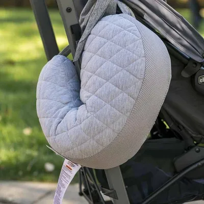 כרית הנקה בופי ניידת עם קשירה – Anywhere Nursing Pillow