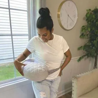 כרית הנקה בופי ניידת עם קשירה – Anywhere Nursing Pillow