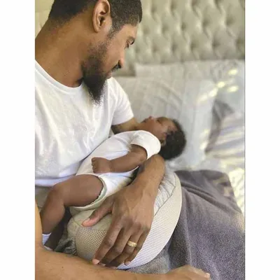 כרית הנקה בופי ניידת עם קשירה – Anywhere Nursing Pillow