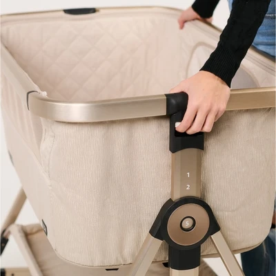 עריסה נצמדת למיטה ספורט ליין נועה בד לבן / שלד עץ – Sport Line