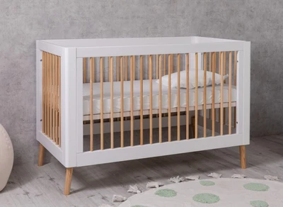 חדר אמילי – טריקה שקטה